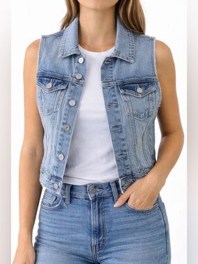 Old Navy Denim Vest Light Wash Distressed Cropped Women’s XS Jean Vest